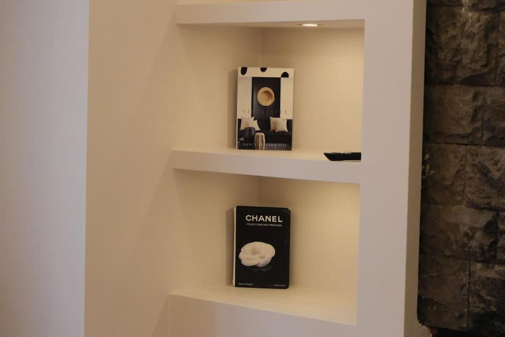 102- Intimate Apartment *