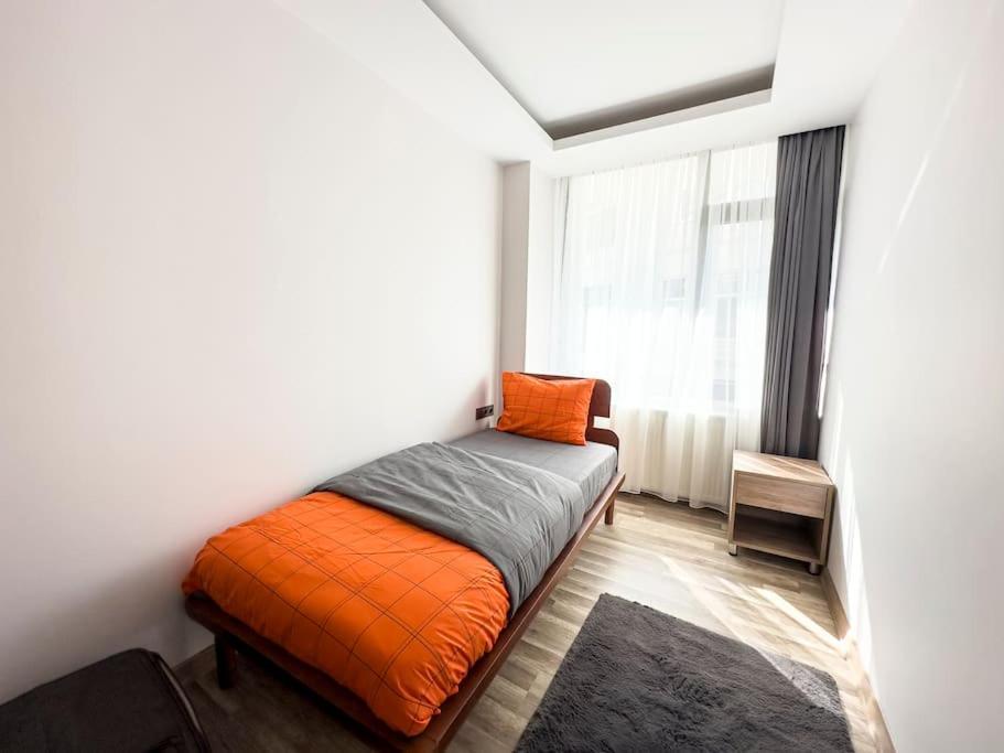 102- Intimate Apartment