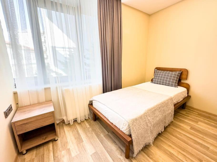 102- Intimate Apartment