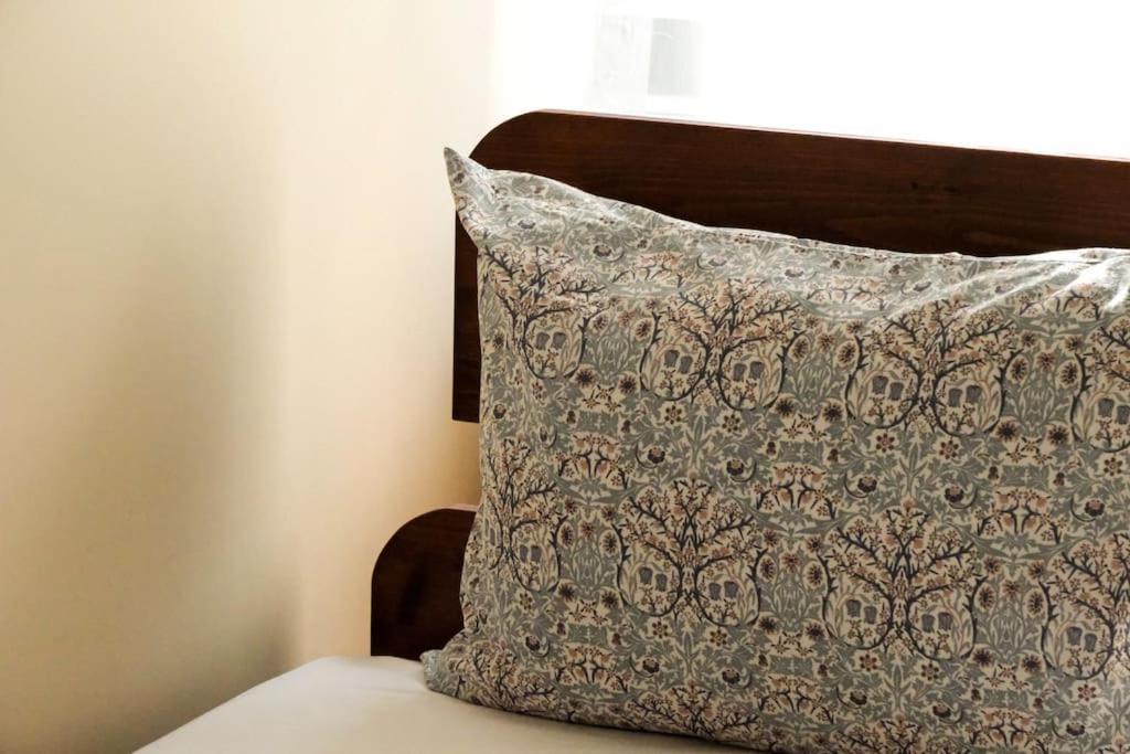 102- Intimate Ankara
